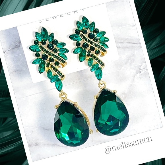 Elegant Emerald Teardrop Crystal Drop Earrings - Picture 2 of 4